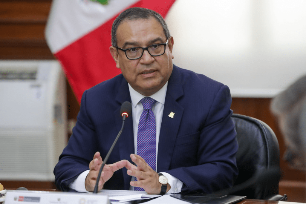 La Fiscalía de Perú abrió este lunes investigaciones preliminares al primer ministro Alberto Otárola como presunto autor de dos delitos de corrupción