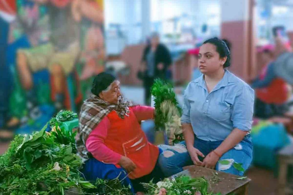 Como 'guardianas de la salud' son conocidas las sanadoras que realizan limpias que libera las malas energías.