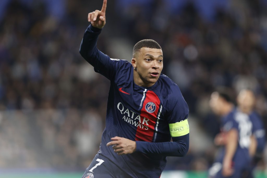 Mbbapé anotó en la clasificación del PSG a cuartos de Champions League. Foto: EFE
