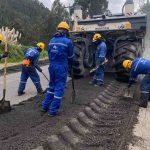 El lunes 18 de mazo arrancaron de manera oficial los trabajos de recuperación de la vía Medio Ejido – Sayausí. Xavier Caivinagua