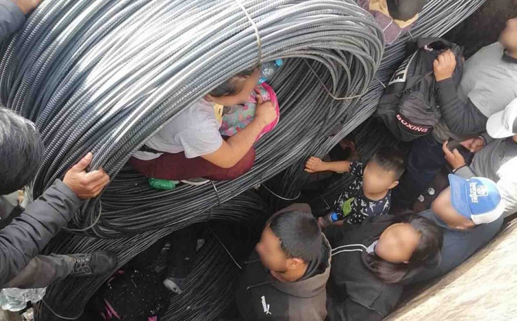 Un grupo de 87 migrantes, entre ellos ecuatorianos, fueron localizados en las góndolas de un tren en los patios del ferrocarril en México.