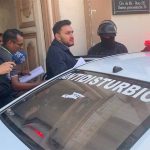 Sebastián Barreiro, hijo de la vicepresidenta Verónica Abad, durante su detención en el Centro Histórico de Cuenca.