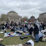La Universidad de Columbia (Nueva York) convertida en un símbolo del debate interno en Estados Unidos que está generando el conflicto en Palestina y los límites de la libertad de expresión, sigue haciendo frente a una sentada de estudiantes pro palestinos que dura ya tres días. EFE
