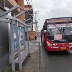 En la avenida 12 de Octubre y Gaspar de Jovellanos existe una parada en pésimo estado. Los moradores piden que se mejore la estructura. BPR