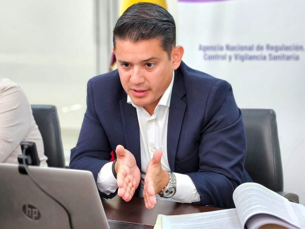 Daniel Sánchez lleva cuatro meses como director ejecutivo de la Agencia Nacional de Regulación, Control y Vigilancia Sanitaria (ARCSA).