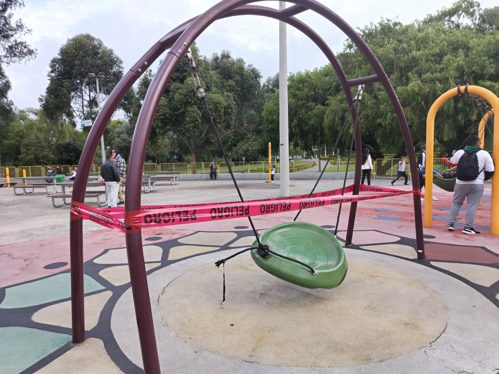 En el parque inclusivo del Circo Social están en malas condiciones los juegos inclusivos. Las familias llegan con sus hijos al lugar a pesar de su estado. BPR