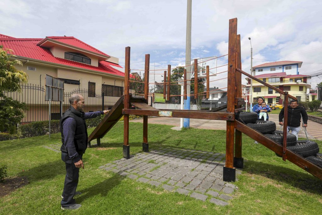 Los vecinos del barrio La Merced de Héroes de Verdeloma piden mejoras en el parque que incluyan dispositivos de seguridad. XCA