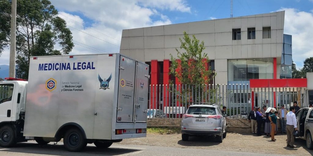 Allegados de las personas fallecidas acudieron al Centro Forense de Cuenca para retirar los cuerpos de sus seres queridos y proceder al último adiós.