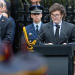 EL presidente de Argentina, Javier Milei, participa en un acto recordatorio del 42° aniversario de la guerra de Las Malvinas, este martes en la Plaza San Martín de Buenos Aires (Argentina).