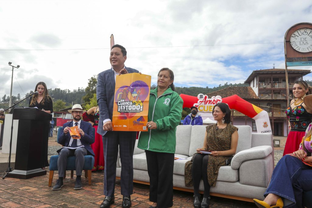 El alcalde Cristian Zamora presentó ayer la agenda festiva por el aniversario. Se efectuarán 79 eventos. XCA