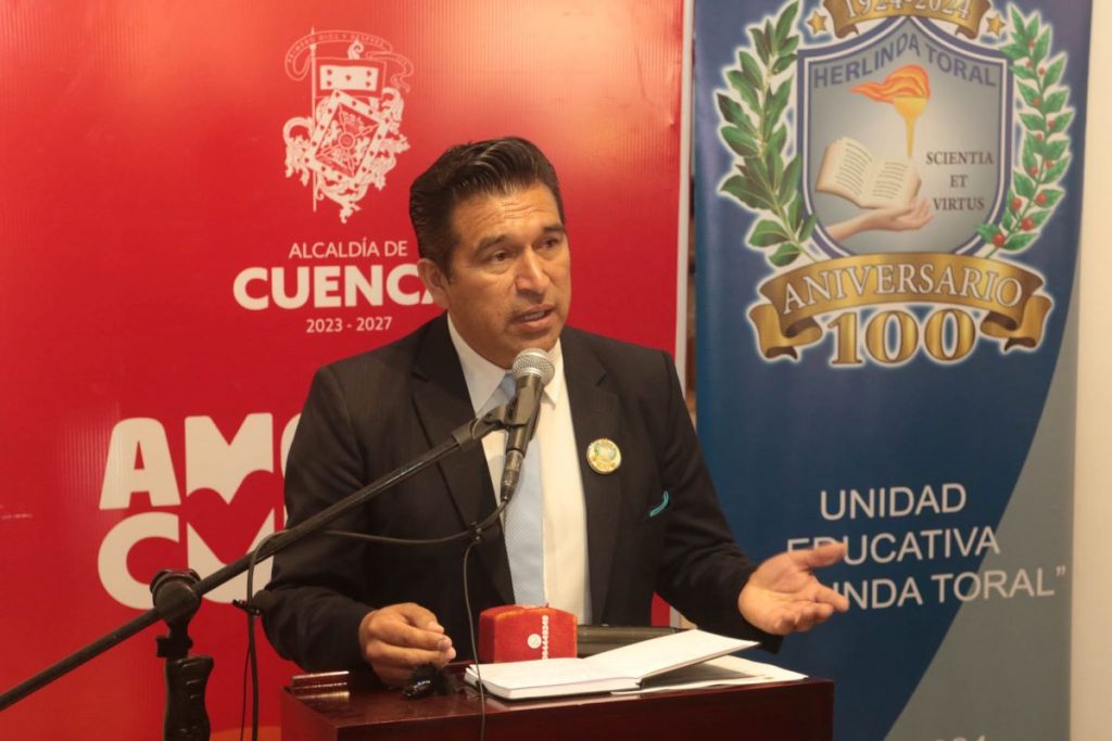 Lido Arévalo, rector del Herlinda Toral, destacó que los actos de celebración han enaltecido a la institución.