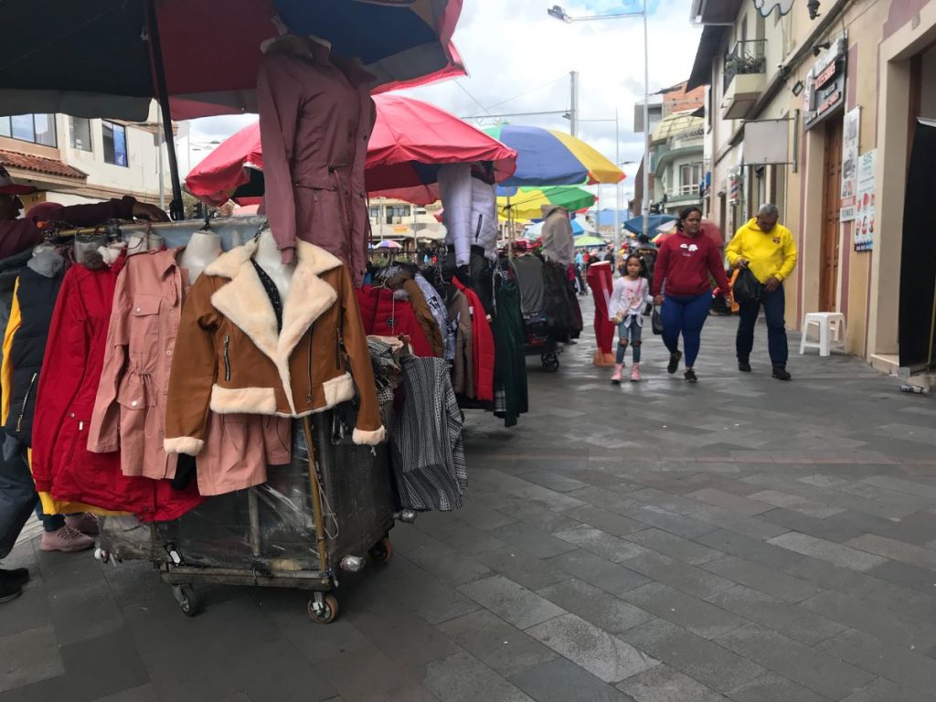 El trabajo informal ha ido en aumento en los últimos años. En marzo de 2022, se ubicó en 51 %; en 2023 en 53,7 %; y en marzo pasado alcanzó el 55,4 %.