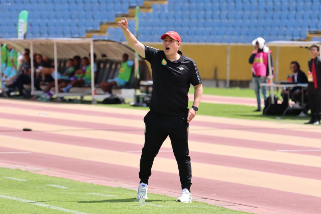 Luis García no es más DT del Deportivo Cuenca