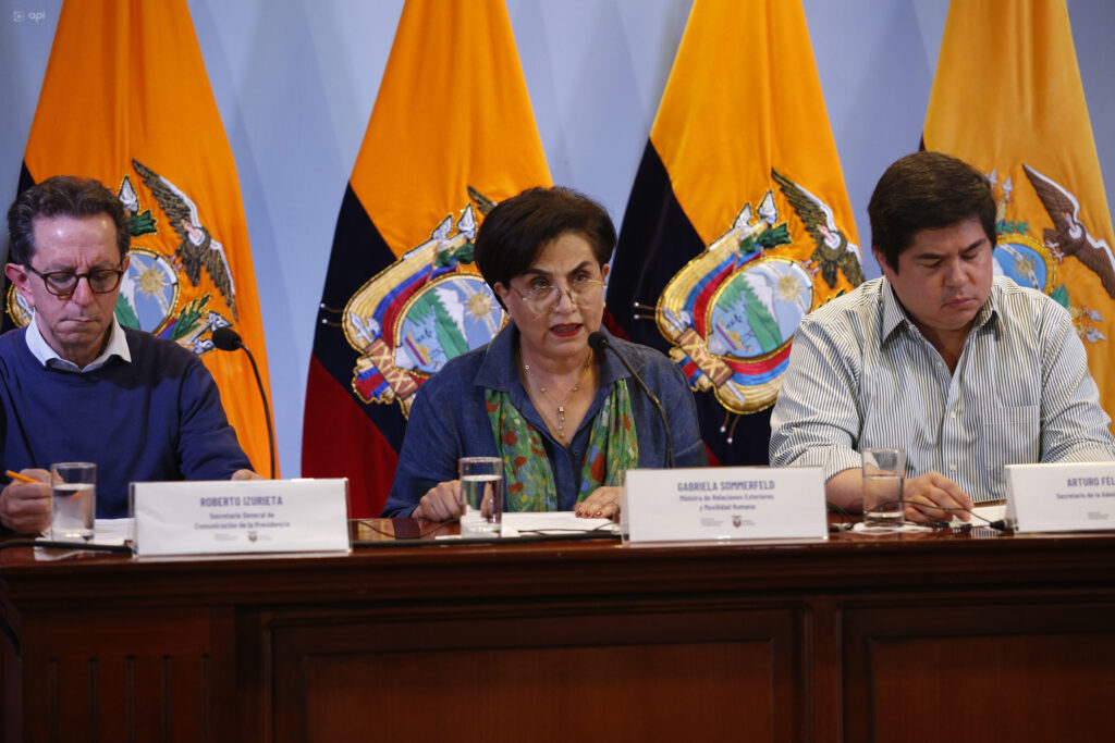 La canciller ecuatoriana, Gabriela Sommerfeld, justificó la irrupción que realizó la Policía Nacional a la sede diplomática de México.