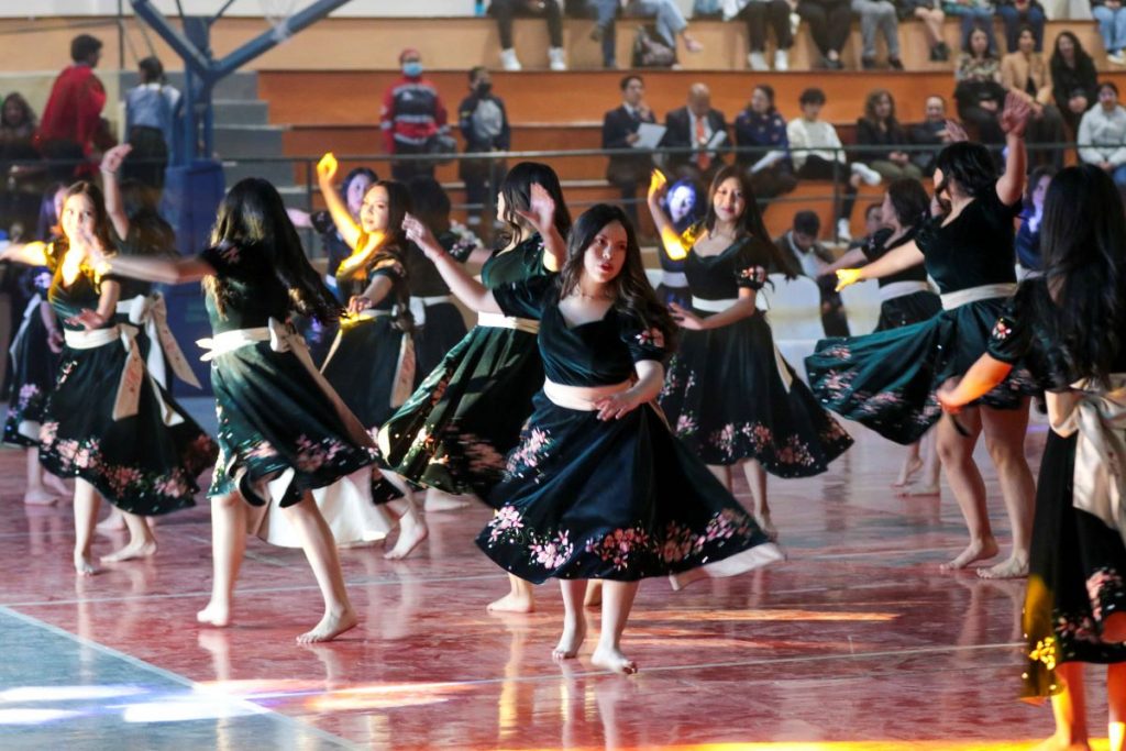 El Festival de Danza ‘Tradición Corazonista’ se cumplió la noche del viernes, en el coliseo de la Unidad Educativa Particular Sagrados Corazones.