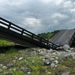 El colapso del puente La Cadena se registró la tarde del domingo en La Troncal.