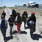 Mientras México y Estados Unidos afirman que hay una reducción del flujo migratorio en su frontera ante una mayor vigilancia, miles de indocumentados toman cada vez más riesgos en los desiertos del norte mexicano para burlar los crecientes controles de migración. EFE