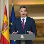 El presidente del Gobierno, Pedro Sánchez, durante su comparecencia institucional en La Moncloa, en la que ha comunicado este lunes que ha decidido seguir al frente del Ejecutivo "con más fuerza si cabe" tras el periodo de reflexión que se ha tomado en los últimos días ante lo que considera una campaña de acoso y derribo contra él y contra su esposa. EFE