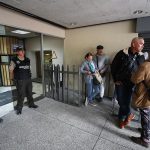 Cerca de 475.000 venezolanos se pueden ver eventualmente afectados por el cierre de sus sedes diplomáticas en Ecuador.