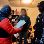 La madrugada del 3 de abril del 2023, la Fiscalía realizó allanamientos en ocho provincias, incluida el Azuay en el marco del Caso Plaga. En Cuenca se allanó y detuvo a un exfuncionario del SNAI. / Cortesía