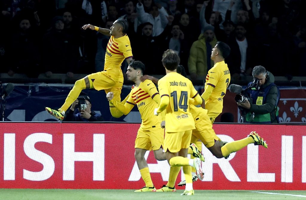 Raphinha anota en la victoria del Barca ante el PSG. Foto: EFE