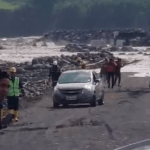 El cierre de la vía Macas – Puyo se dio por el aumento del caudal en el río Upano.