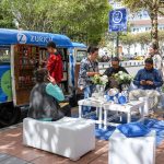 Una librería sobre ruedas propone la aseguradora Zurich Ecuador,