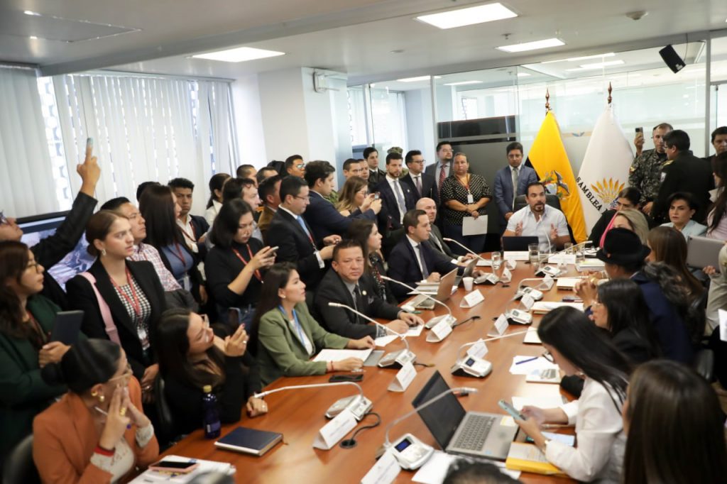 Los altercados se presentaron durante la comparecencia de los ministros ante la Comisión de Relaciones Internacionales.