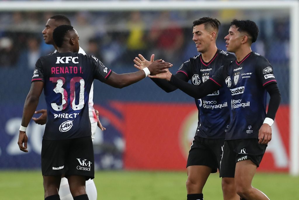 Jugadores del Independiente del Valle celebran gol ante San Lorenzo. Foto: EFE