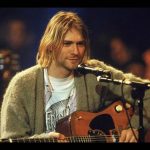 Cobain se convirtió en estandarte de esa revolución denominada grunge y los catapultó a la fama.