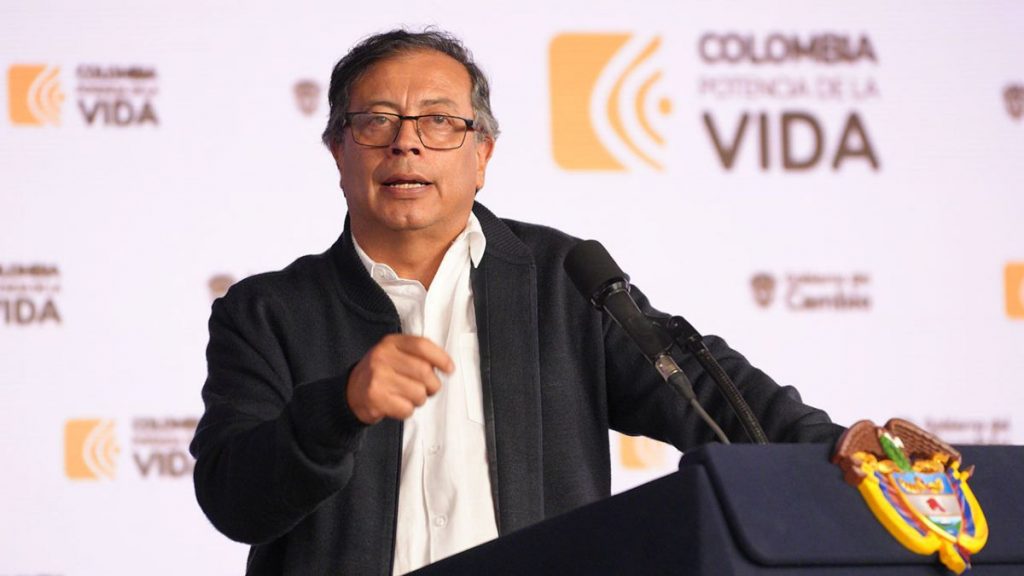 El presidente Gustavo Petro lamentó que el país vecino tenga desde el domingo apagones temporales por el racionamiento de electricidad.