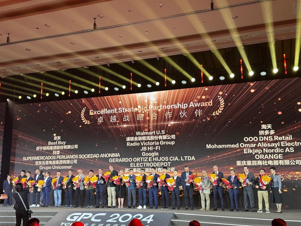 El Ingeniero Patricio Ortiz, CEO del Grupo Empresarial Gerardo Ortiz, recibe el premio como una de las empresas tecnológicas más importantes del mundo.