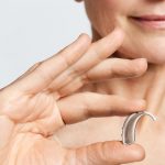 El desconocimiento y la desinformación han arraigado esta mala práctica, provocando daños irreversibles en la audición