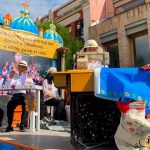 Desfile estudiantil por los 467 años de fundación de Cuenca.