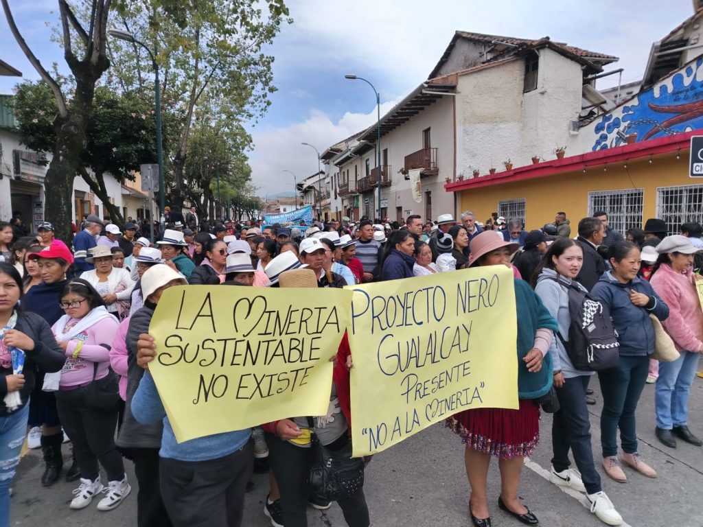 Organizaciones sociales de Azuay marcharon por el agua en Cuenca este miércoles 24 de abril de 2024.