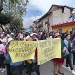Organizaciones sociales de Azuay marcharon por el agua en Cuenca este miércoles 24 de abril de 2024.