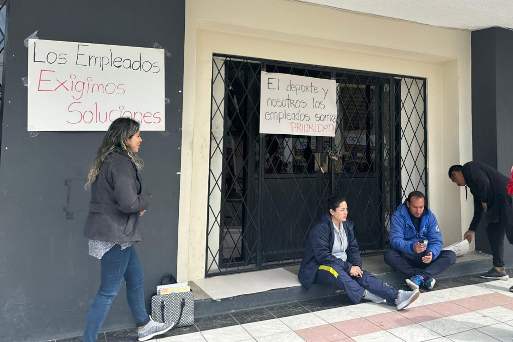 Trabajadores de la FDA paralizaron sus actividades este miércoles 24 de abril por la falta de pago de sueldos de cuatro meses.