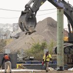 La Guardia Costera de Estados Unidos abrió este viernes un tercer canal temporal alternativo en el río Patapsco que proporcionará acceso limitado al puerto de Baltimore para embarcaciones comerciales. EFE