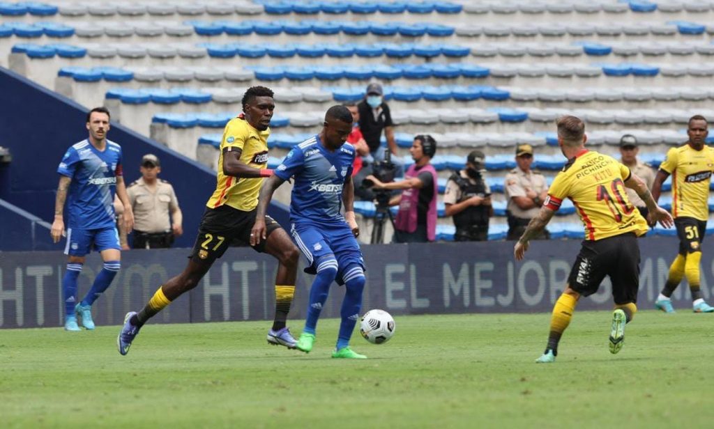 Barcelona SC y Emelec se miden en el 'Clásico del Astillero' con el objetivo de llegar a los más alto de la tabla.