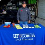 Bryan Porras de Ecuador comenzó una investigación en la Universidad de La Florida, sobre la papa.