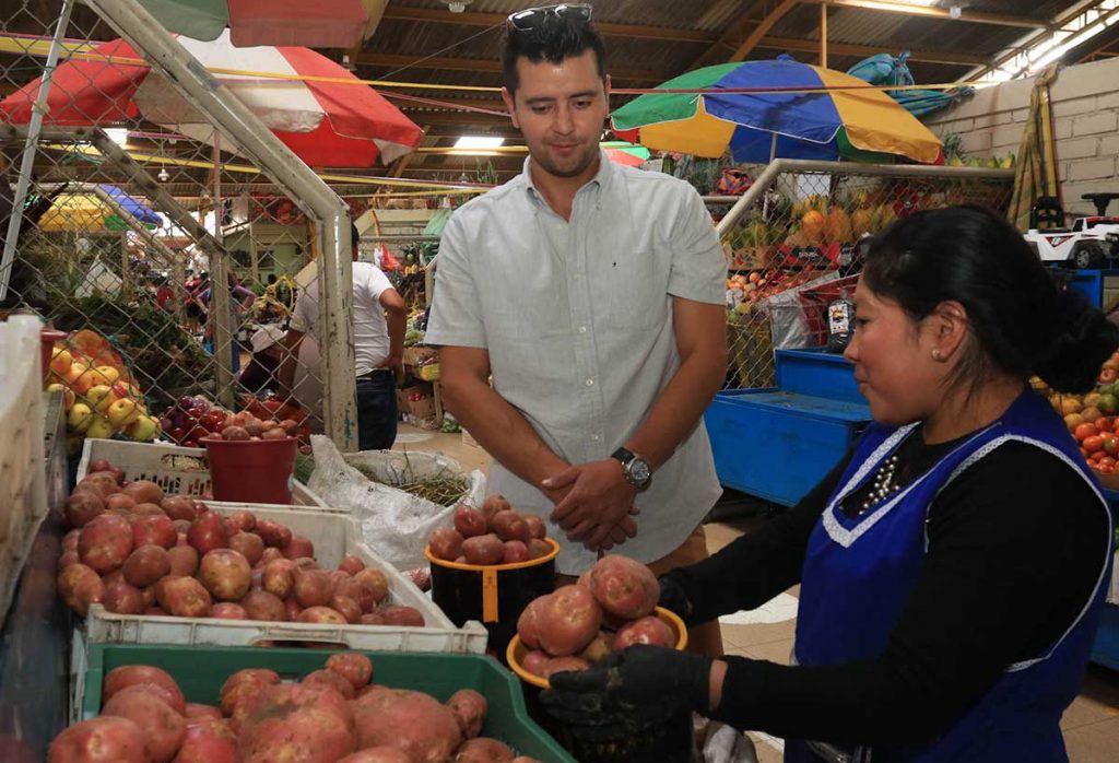 La canasta familiar básica y vital en Cuenca ha subido, según datos del INEC.