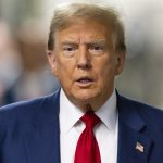 Trump enfrenta 34 cargos por delitos graves de falsificación de registros comerciales relacionados con pagos realizados a la estrella de cine para adultos Stormy Daniels durante su campaña presidencial de 2016. EFE