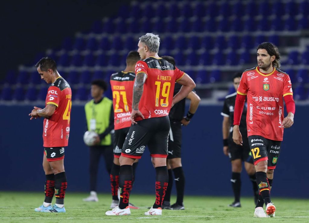 El Deportivo Cuenca está en crisis por problemas como deudas, sanciones y reclamos de los jugadores. /API