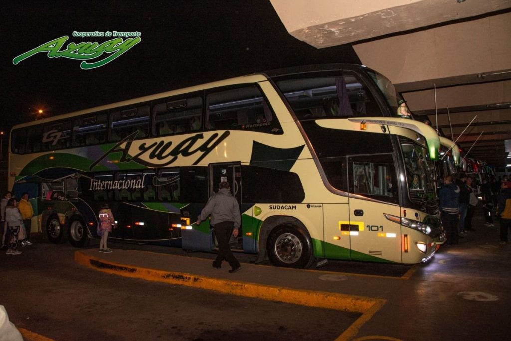 La Cooperativa de Transportes Azuay realiza la ruta entre Cuenca y la ciudad de Chiclayo, norte del Perú.