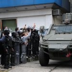 El exvicepresidente Jorge Glas fue trasladado a la cárcel de máxima seguridad La Roca, tras ser detenido en la embajada de México.