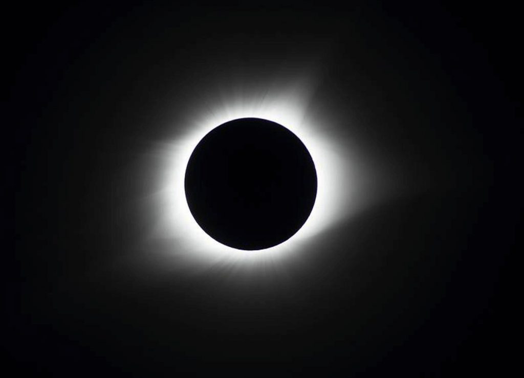 El próximo 8 de abril de 2024, la luna bloqueará el sol y se producirá un eclipse total.