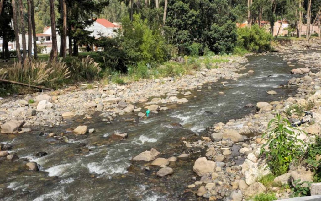 El río Tomebamba presenta un estado actual de estiaje debido a la falta de lluvias en Cuenca.