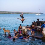 Turistas en el Parque Nacional Galápagos, en la isla Santa Cruz.
