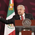 El presidente de México, Andrés Manuel López Obrador, habla durante su conferencia de prensa matutina en el Palacio Nacional de la Ciudad de México sobre el caso Jorge Glas.