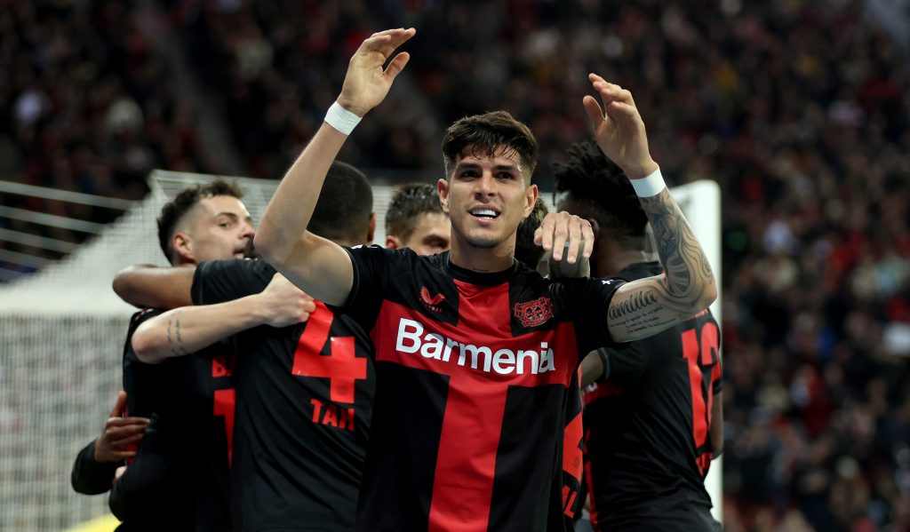 El ecuatoriano Piero Hincapié sumó su primer título con la camiseta del Bayer Leverkusen al ganar la Bundesliga.